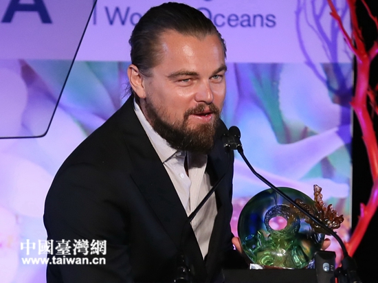 Oceana頒贈了琉璃工房設計制作的《順勢承氣聚悅來》獎座予好萊塢著名影星萊昂納多·迪卡普里奧