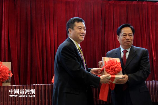 《臺海文獻匯刊》《閩南涉臺族譜匯編》在京首發（圖）