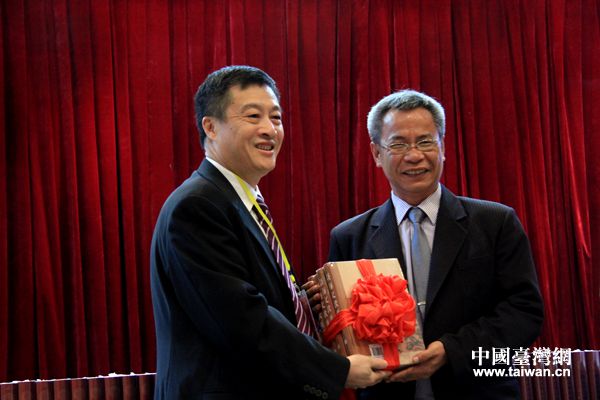 《臺海文獻匯刊》《閩南涉臺族譜匯編》在京首發（圖）