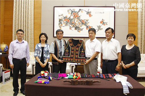 臺灣原住民族文創交流協會向中央民族大學民族博物館捐贈活動于5月24日上午在北京臺灣會館舉行