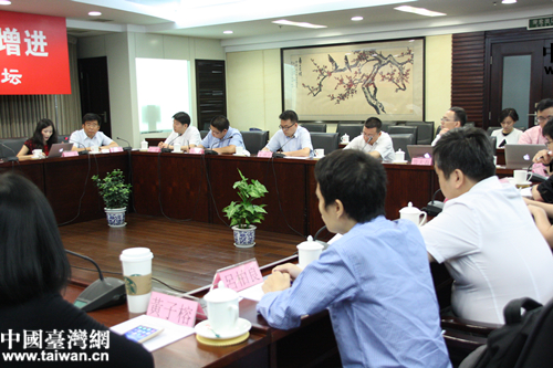 與會青年專注聆聽代表發言 與會青年專注聆聽代表發言