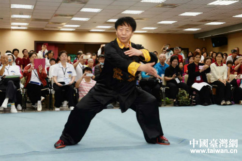 雙鉤、螳螂拳、披挂拳、瘋魔棍、形意五行拳、虎鶴雙形等名家表演項目輪番登場
