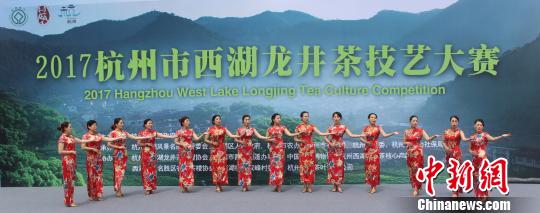 炒茶高手“對決”西湖之畔力塑“綠茶皇後”（圖）