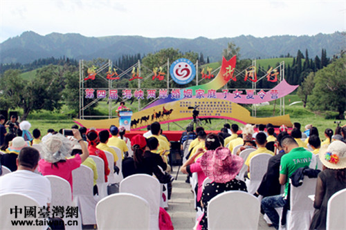 第四屆海峽兩岸婚姻家庭子女夏令營20日上午在新疆開營。（中國臺灣網 郜利敏 攝）
