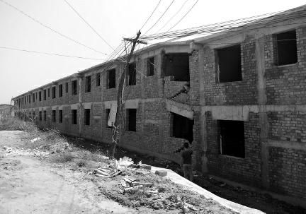 投資1億新農村項目 未完工即整棟下沉 投資1億新農村項目 未完工即整棟下沉