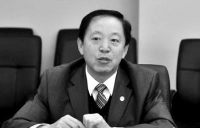 銀行官員遭舉報:全家雙國籍 其女5個身份證 銀行官員遭舉報:全家雙國籍 其女5個身份證