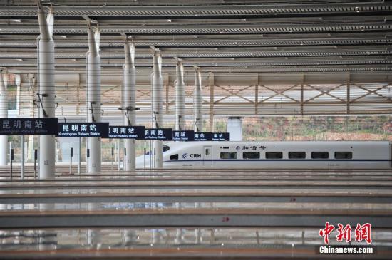 資料圖 1月3日，昆明等待上客的列車。<a target='_blank' href='http://big5.arats.com.cn/gate/big5/www.chinanews.com/' _fcksavedurl='http://big5.arats.com.cn/gate/big5/www.chinanews.com/'></p></table><p  align=