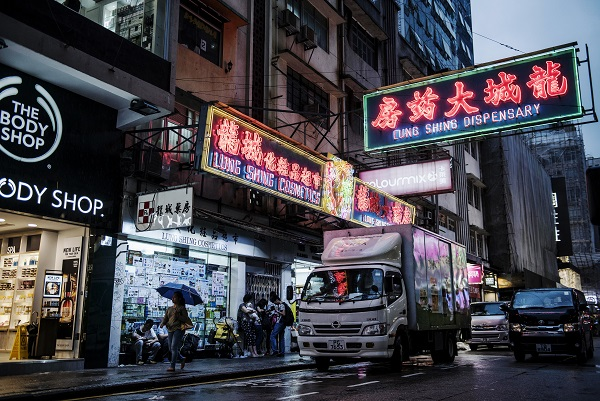 港媒稱香港名藥房成大陸遊客聖地 山寨店四起