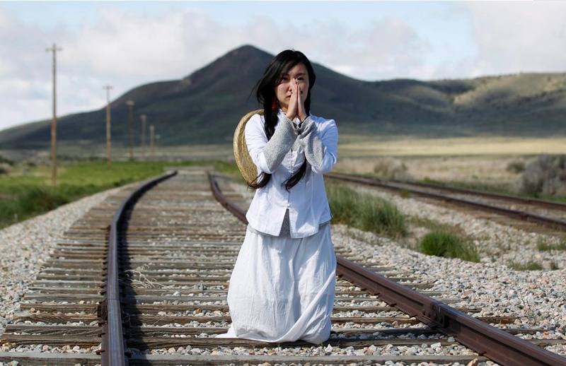 當地時間2014年5月10日，美國猶他州，當天為橫貫北美大陸鐵路華人勞工紀念日，也是橫貫北美大陸第一條太平洋鐵路建成145周年紀念日。來自美國亞洲太平洋社區和中國廣東地區的民眾出席儀式，紀念在修建鐵路過程中犧牲的中國勞工。
