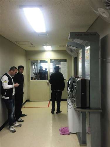 百余中國遊客韓國被關小黑屋
