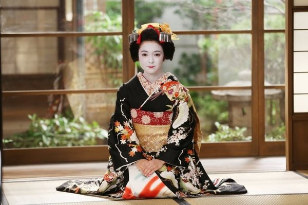 　　柏楊先生說人生有三大樂趣：住美國房子，吃中國食物，娶日本女人。