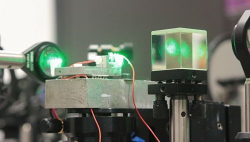 俄科學家成功用激光為1.5千米以外的手機充電
