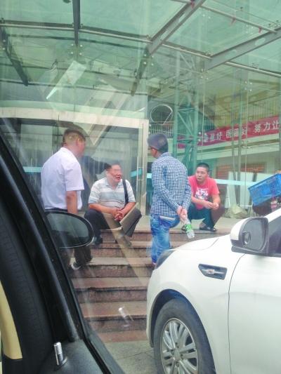 酒駕男開報廢警用摩托撞出租車 威脅的哥