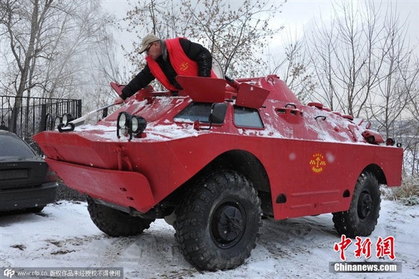 看戰鬥民族的出租車 由前蘇聯裝甲車改造