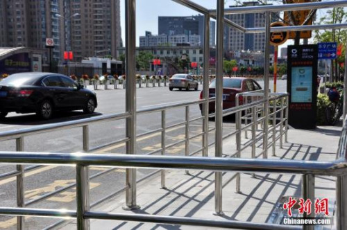 資料圖：在北京部分地區，滴滴設立了站牌。<a target='_blank' href='http://big5.arats.com.cn/gate/big5/www.chinanews.com/' _fcksavedurl='http://big5.arats.com.cn/gate/big5/www.chinanews.com/'></table><p  align=
