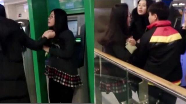 女子佔著ATM打扮被揍 直呼我項鏈兩千多