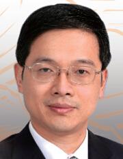 中國建築董事長官慶 官慶剛滿51歲，其博士學歷在央企高管范圍內也不多見。官慶是2010年中組部和國資委面向海內外公開招聘的12名央企高管之一。2011年4月，官慶出任中國建築總經理。