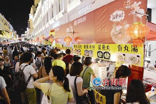 兩岸特色廟會發布會海滄區領導“叫賣”臺灣小吃