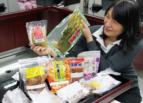臺灣家樂福等業者販售產品被檢出多種添加劑超標