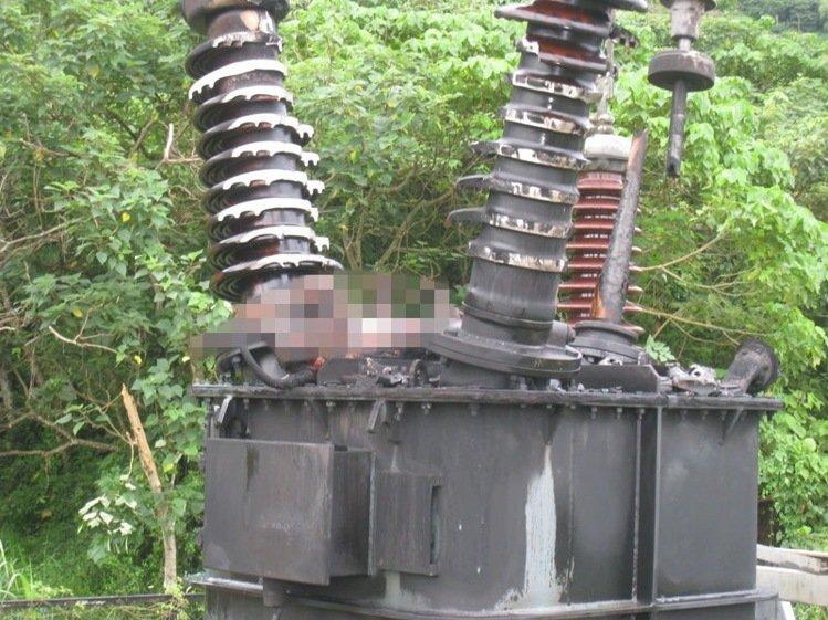 臺空軍基地電力係統突遭破壞，“犯案元兇”屍體燒焦。（圖片來源：臺灣《聯合報》）