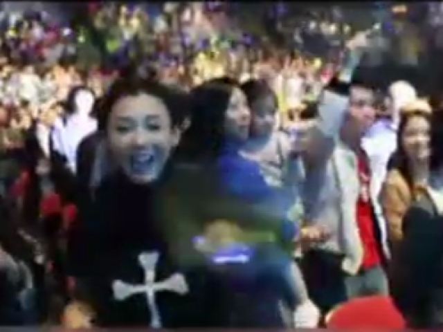 張柏芝亮相好友演唱會  為緋聞男友淚灑現場