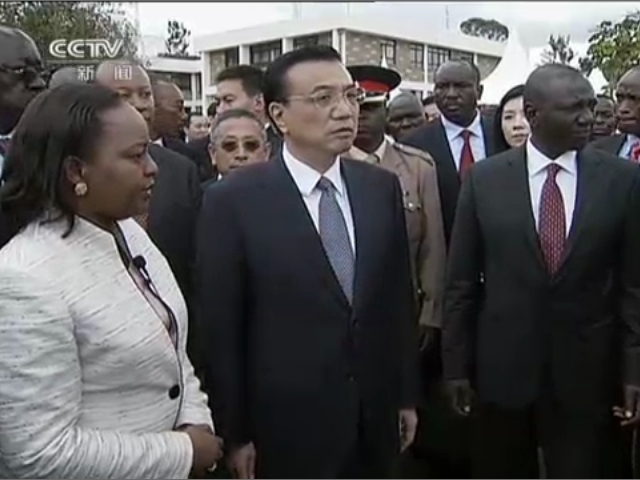 李克強參觀肯尼亞國家青年服務隊