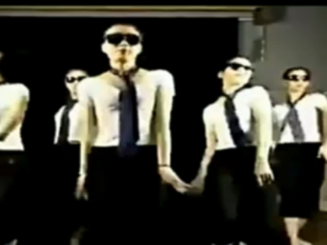 《小蘋果》  你為何這樣“紅”？  作為電影插曲走紅  拉高相關電影票房