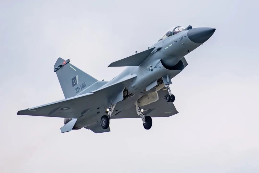 “殲-10C”戰機與“霹靂-15”導彈揭示兩岸軍力懸殊的客觀現實？國臺辦回應圖片
