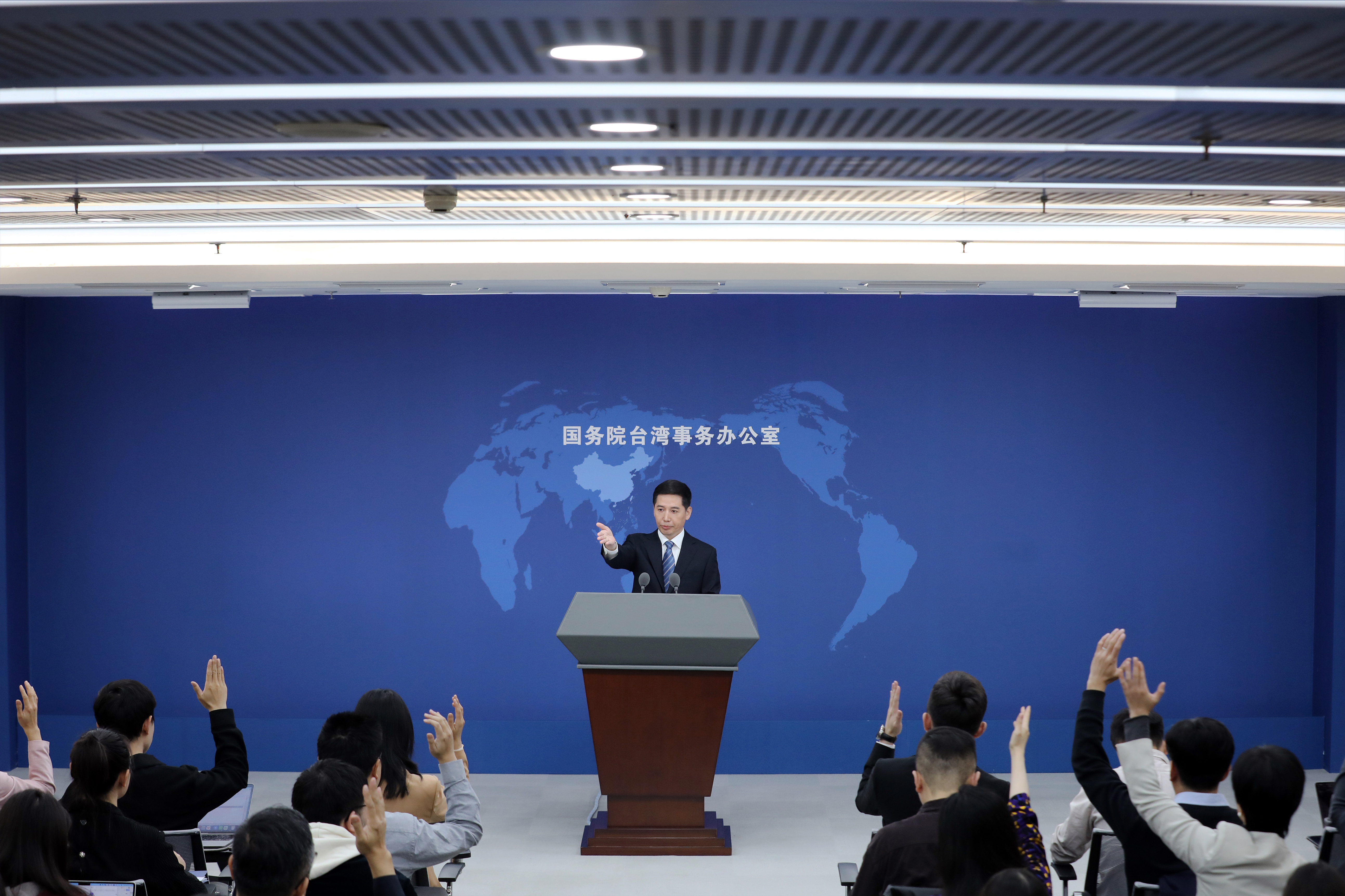 國臺辦今天舉行例行新聞發布會 新任發言人彭慶恩亮相2.jpg