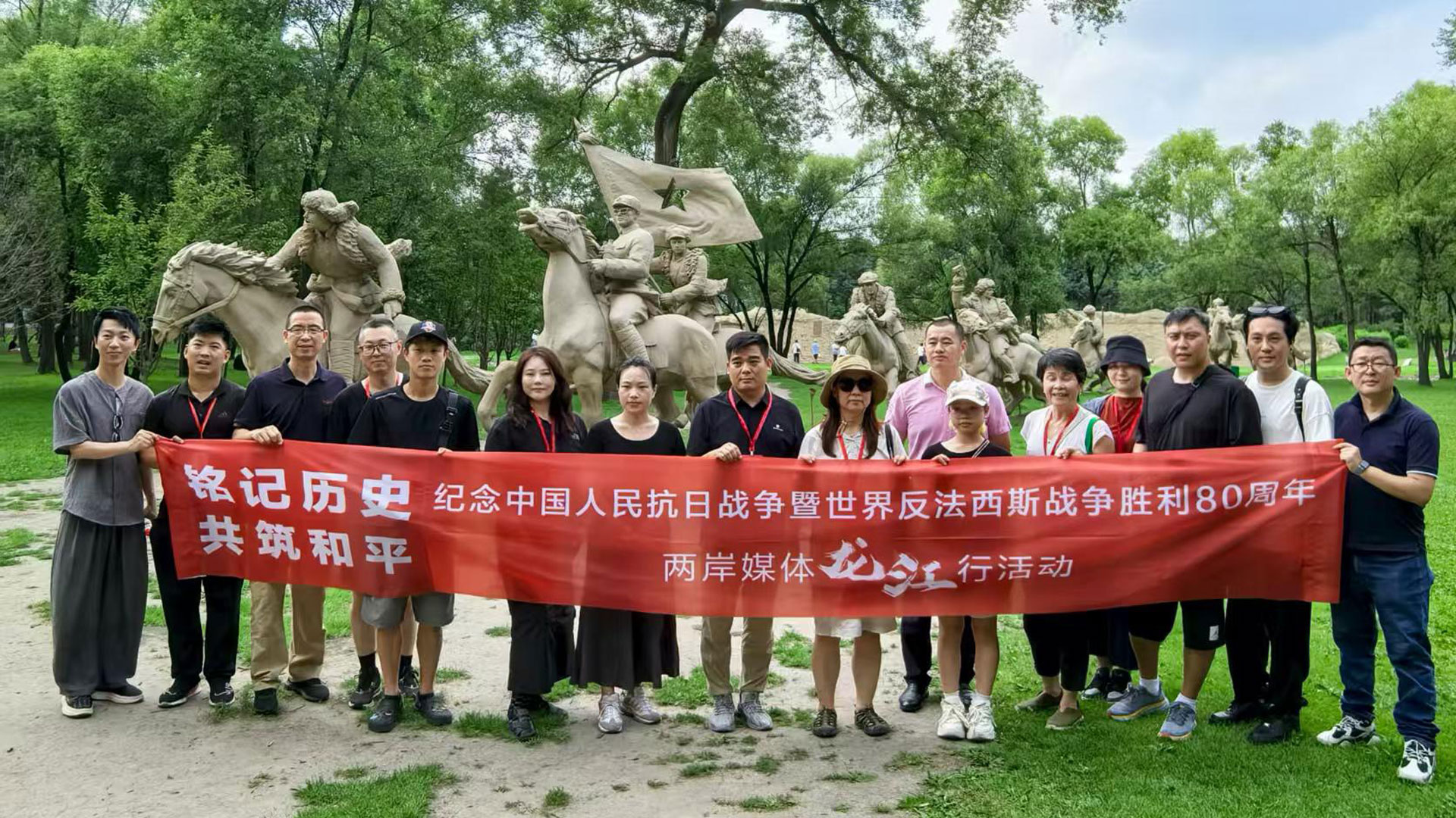 英雄匯聚成的火炬 溫暖人間山河圖片