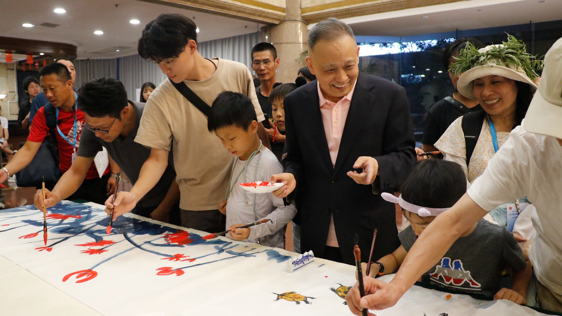 著名畫家君壽攜手兩岸青年共繪《歸家圖》 筆墨傳情寄團圓圖片