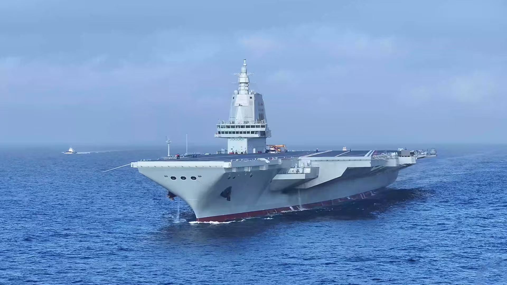 福建艦通過臺灣海峽，赴南海開展訓練