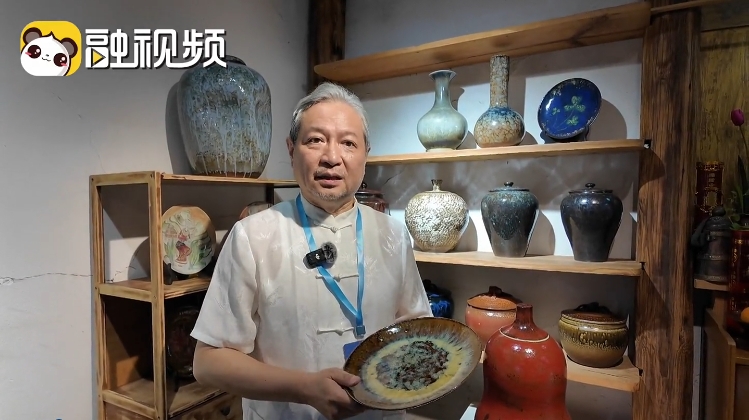 臺灣資深陶瓷“老玩家” 大讚曲靖手工陶瓷工藝