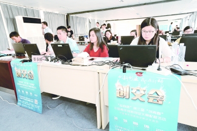 ¥¿¦b¥þ¤OÄw³Æ¡§ ³Ð«C¬K ¡¨¥þ°ê«C¦~³Ð·s³Ð·~¤jÁɪº¶µ¥Ø²Õ¡C¨ü³XªÌ¨Ñ¹Ï