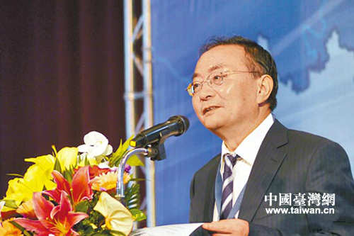 四川省委常委、省委農工委主任李昌平在論壇上致辭 四川省委常委、省委農工委主任李昌平在論壇上致辭