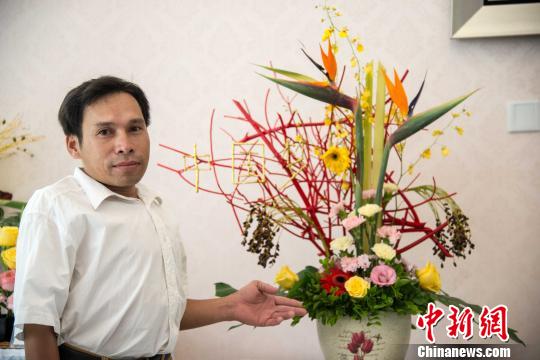 圖為學員及其作品。 洪堅鵬 攝
