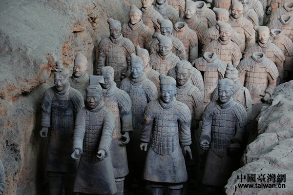 兩岸青年走進秦兵馬俑博物館 探尋歷史遺跡感受古老文明 兩岸青年走進秦兵馬俑博物館 探尋歷史遺跡感受古老文明