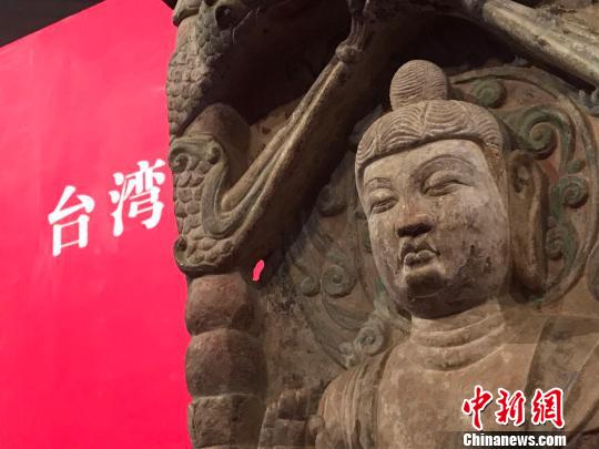 鄧峪石塔位于山西省榆社縣鄧峪村,是中國古代石刻藝術精品。1996和1998年,塔剎和塔身先後被盜。 胡健 攝