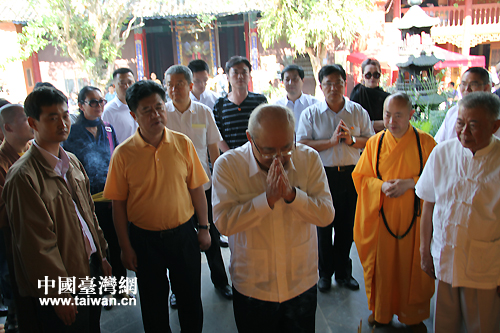 吳伯雄拜謁中國遠徵軍抗日陣亡將士