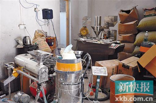 警方現場查獲的原料和生產機器