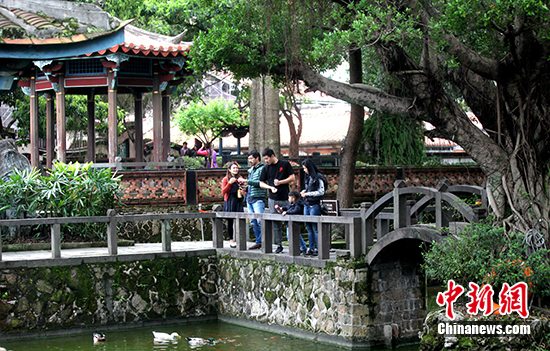 pAOLa綠KO}ACHiۥѺB䶡C <a target='_blank' href='http://big5.arats.com.cn/gate/big5/www.chinanews.com/'><p  align=