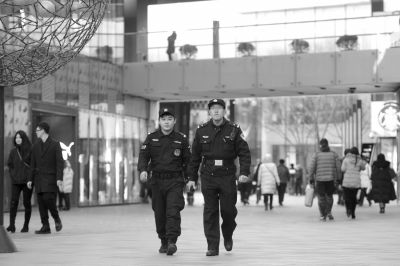 ¥Áĵ¦b¤T¨½¤Ù°Ó°Ï¤º¨µÅÞ¡C¨ÊµØ®É³ø°OªÌ¼ï¤§±æÄá