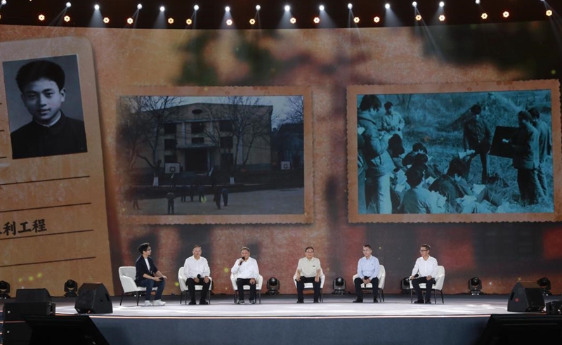 節目《國之重器》現場,5位河海大學校友共憶校園生活。主辦方供圖