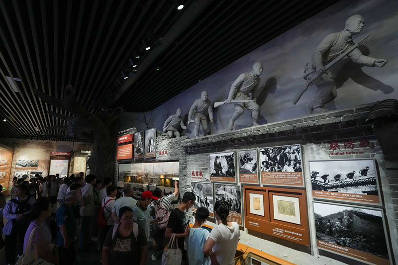 2025�~7��8��A���[�̦b����H���ܤ�Ԫ������]���[�m���F���ڸѩ�P�@�ɩM���n�D�D�i���C