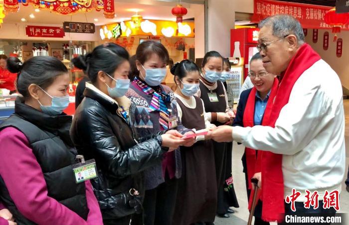 臺商李瑞河連續28年在大陸與員工過年:給孕婦員工多發一份紅包